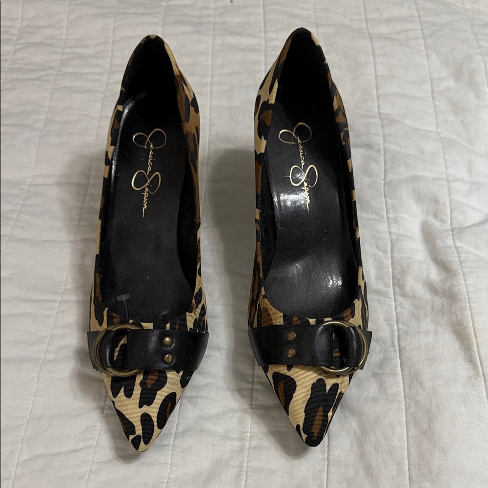 Jessica Simpson Animal Print Heels with Black Accents: no tags:  STICKER BOTTOM